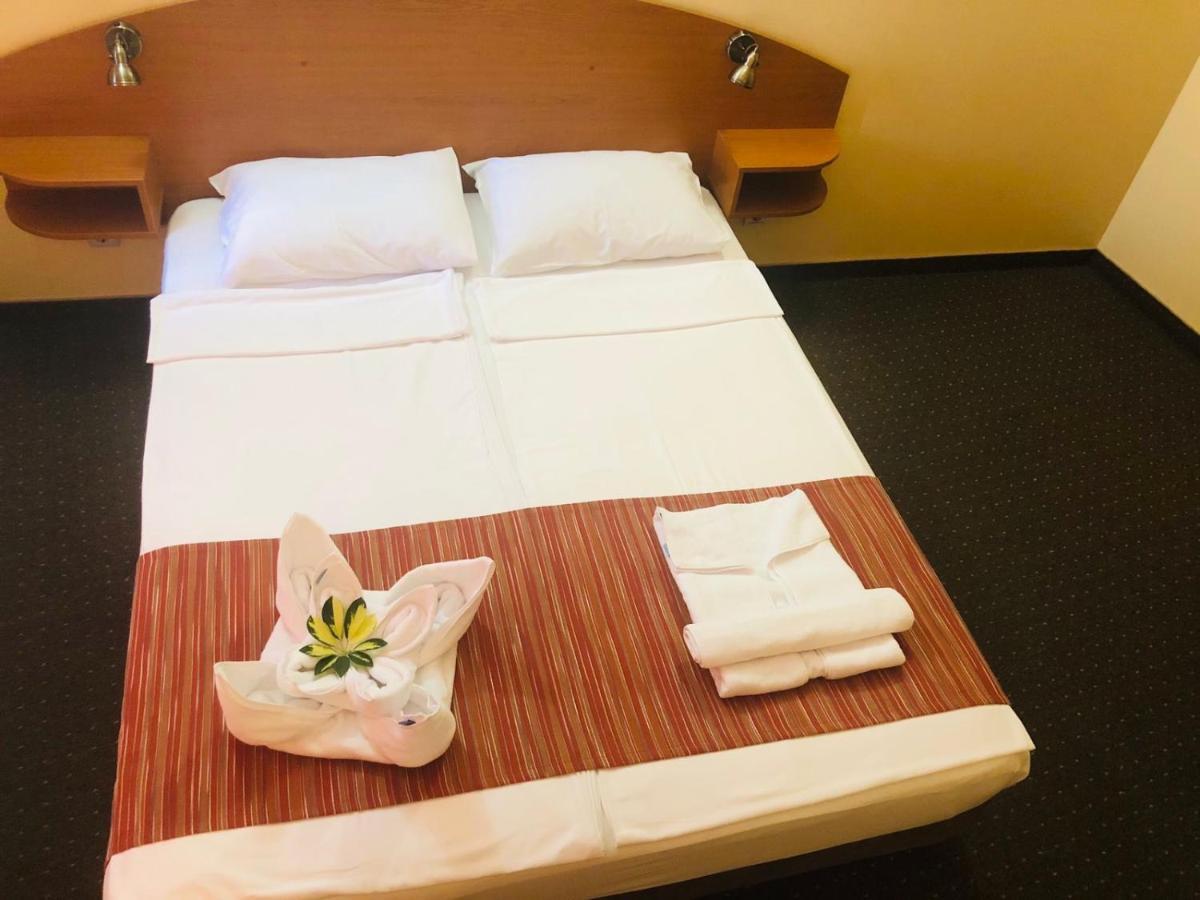Family Hotel Deja Vu Ravda Eksteriør bilde